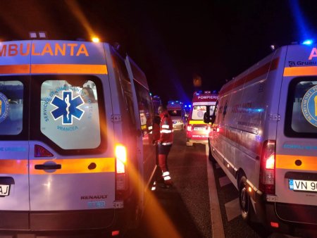 Accident teribil in Cluj vineri seara. Un autoturism a luat foc, cinci persoane primesc ingrijiri medicale