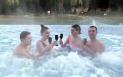 Cum petrec turistii care fac Revelionul in Poiana Brasov: la piscina incalzita, de afara