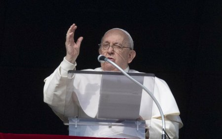 Papa Francisc, apel catre credinciosi la sfarsit de an: Sa continuam sa ne rugam pentru popoarele care sufera