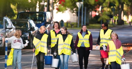 O primarie din Suedia plateste familiile care strang gunoiul in weekend. Roman care ia parte la actiuni: Toti au de castigat, mai ales copiii