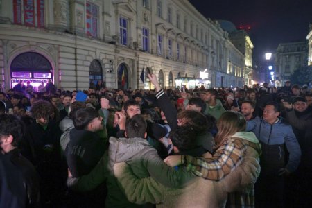FOTO. Sute de persoane au petrecut de Revelion in Centrul Vechi, din Bucuresti. A fost show si in Parcul IOR