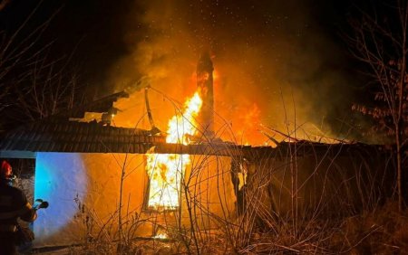 O femeie a murit arsa de vie in casa, in seara de Revelion. De la ce a pornit incendiul