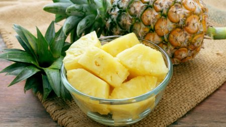 Ananasul face minuni dupa mesele copioase: imbunatateste digestia si 