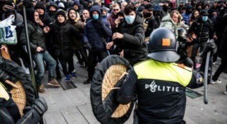Politia <span style='background:#EDF514'>OLANDEZA</span> a arestat peste 200 de persoane in timpul unor incidente de Anul Nou