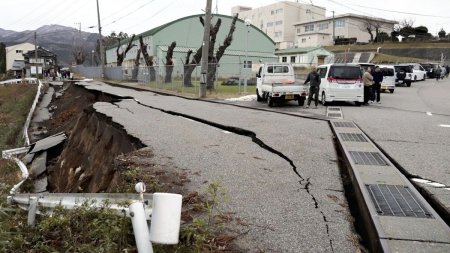 Cutremurul din Japonia s-a soldat cu cel putin patru morti, potrivit unui prim bilant oficial