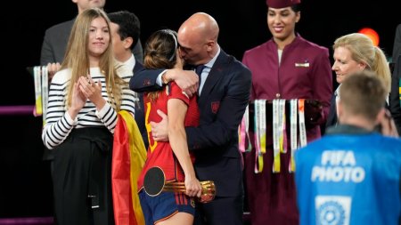 Scandalul sarutului de la Cupa Mondiala de <span style='background:#EDF514'>FOTBAL FEMININ</span> din august 2023 ajunge in instanta