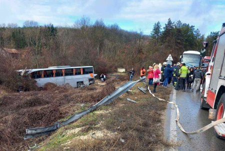 Autocar romanesc cu pasageri, implicat intr-un accident in Bulgaria. Cel putin noua persoane au fost ranite