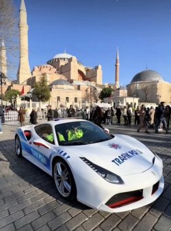 Obiective turistice noi si valoroase in Istanbul! <span style='background:#EDF514'>BOLIZI</span>i de lux confiscati de la un traficant de droguri, folositi de politistii turci/ VIDEO