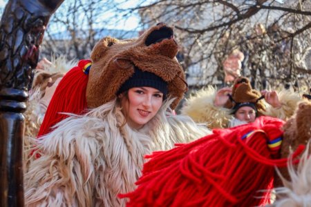 Festivalul Ursilor Dansatori de la Comanesti, laudat in presa mondiala