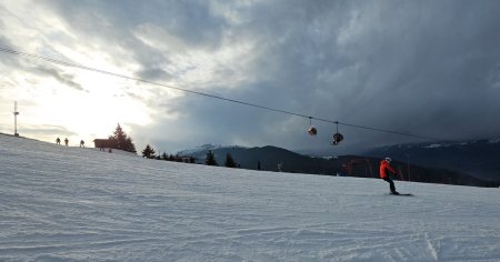 Schi in statiunea Straja la temperaturi ridicate. Cum au petrecut romanii inceputul de an la munte VIDEO