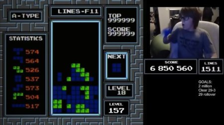 <span style='background:#EDF514'>UN BAIAT DE 13 ANI</span> din SUA, primul care a invins jocul video Tetris
