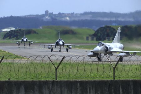 Taiwanul a detectat patru <span style='background:#EDF514'>BALOANE</span> chineze deasupra insulei. Trei dintre ele au trecut pe langa o baza a fortelor aeriene