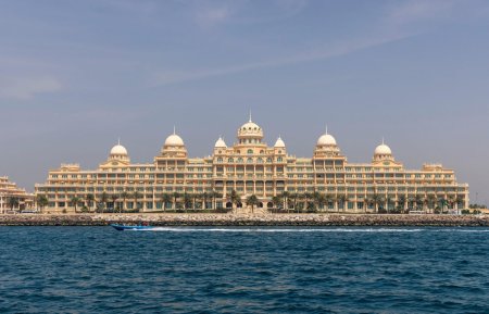 Un penthouse cu camere criogenice si paturi din paie, scos la vanzare pentru 163 de milioane de dolari in Dubai