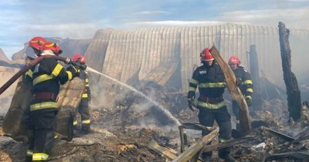 Filmul interventiei pompierilor la incendiul de la Ferma Dacilor. Primele echipaje au ajuns in 13 minute la locul tragediei