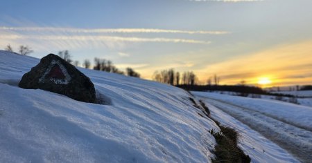Poiana Omului, locul de basm ramas pustiu iarna. Legatura tinutului din munti cu regele <span style='background:#EDF514'>DECEBAL</span> VIDEO
