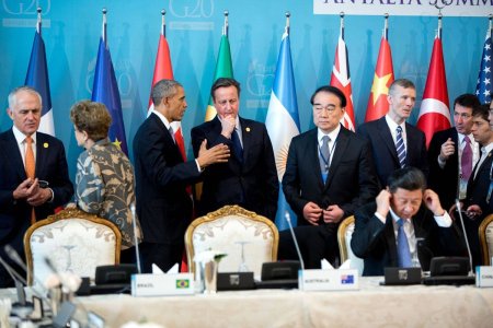 In hotelul Craiovei s-a tinut un summit G20. Printre oaspeti, Barak Obama, Angela <span style='background:#EDF514'>MERKEL</span> si Vladimir Putin
