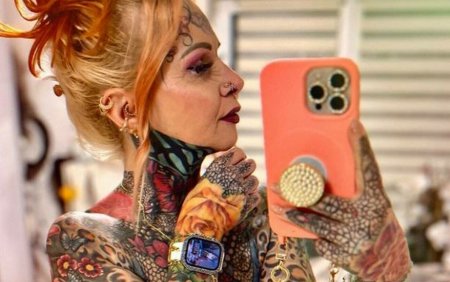 Bu<span style='background:#EDF514'>NICUTA</span> tatuata care a facut furori pe internet cu felul in care arata. A cheltuit peste 26.000 de euro pe arta corporala