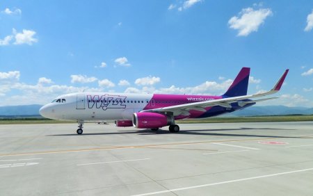 Zeci de pasageri care urmau sa zboare de la Brasov spre Dortmund au ramas in aeroport, dupa ce Wizz Air a schimbat aeronava