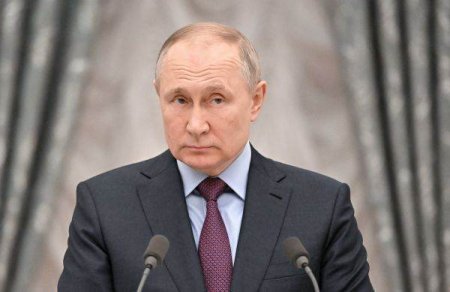Putin semneaza un decret de acordare a cetateniei ruse strainilor care se inroleaza in armata