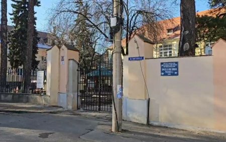 Doua adolescente de la un centru de plasament din Sibiu s-au taiat pe maini cu cioburi. Fetele au ajuns la spital