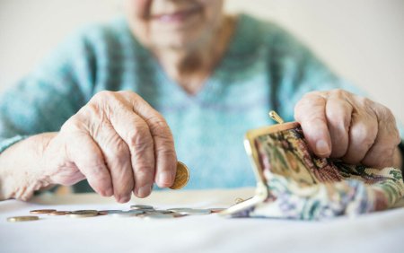 Pensiile marite au inceput sa fie livrate. Cat cheltuie Guvernul dupa majorare