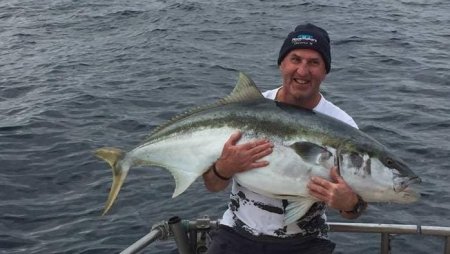 Pescar neozeelandez salvat dupa ce a cazut peste bord si a petrecut 24 de ore in Pacific: Noroc cu ceasul