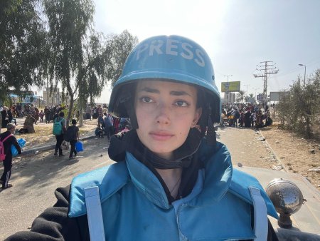 Jurnalista din Gaza, despre viata de reporter in mijlocul razboiului: Stateam treaza toata noaptea asteptand sa rasara soarele, pentru a vedea daca voi trai inca o zi