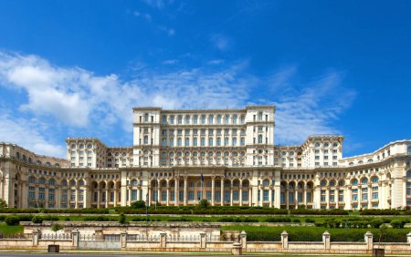 Palatul Parlamentului - cladirea care detine trei recorduri mondiale