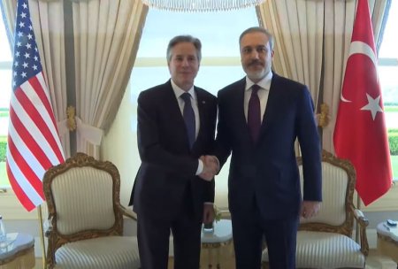 Secretarul de stat al SUA, Antony Blinken a fost intampinat de Ministrul turc de externe <span style='background:#EDF514'>HAKAN</span> Fidan. Urmeaza intalnirea cu Erdogan