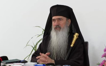 Arhiepiscopul Tomisului, IPS Teodosie, despre agheasma: O persoana care fumeaza nu poate bea, pentru ca e mai rau ca un pagan