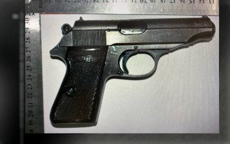 Un pistol letal si zeci de cartuse au fost furate dintr-o locuinta din judetul Ilfov. Politia il cauta pe autorul furtului