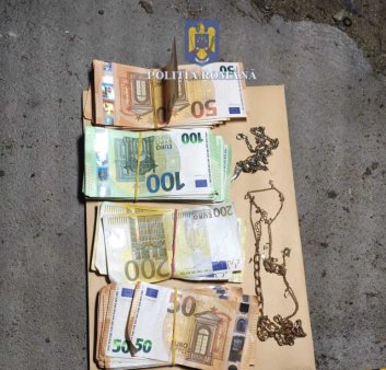 O femeie a fost retinuta pentru ca i-a furat peste 23.000 de euro unui batran de 76 de ani