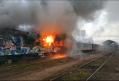 Barbat ranit, dupa un foc aprins de oamenii strazii in doua vagoane de tren dezafectate, in Cluj