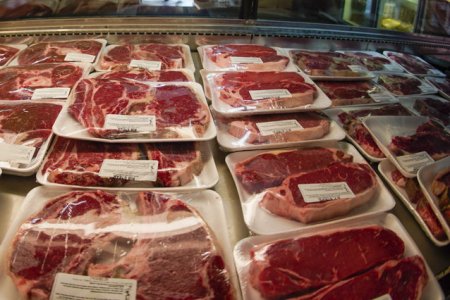 Trecerea la o dieta saraca in carne ar putea preveni 200.000 de decese premature