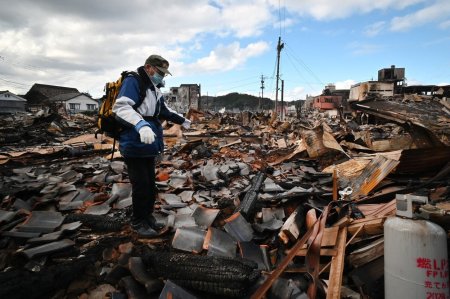 Bilantul cutremurului devastator din Japonia a ajuns la 161 de morti. Peste 100 de oameni sunt in continuare disparuti