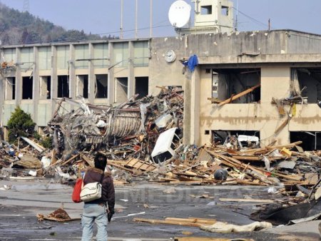 Supravietuitorii seismului din Japonia, ramasi fara curent si apa, asteapta vesti de la autoritati