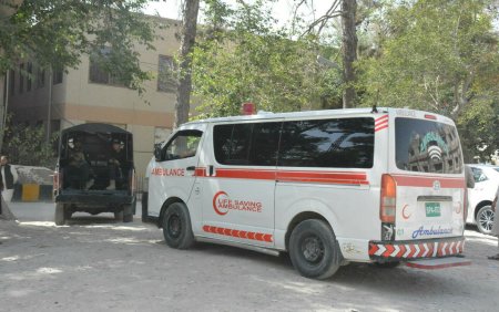 Atentat cu bomba in Pakistan. Cinci politisti care asigurau protectia unei echipe de vaccinare au fost ucisi