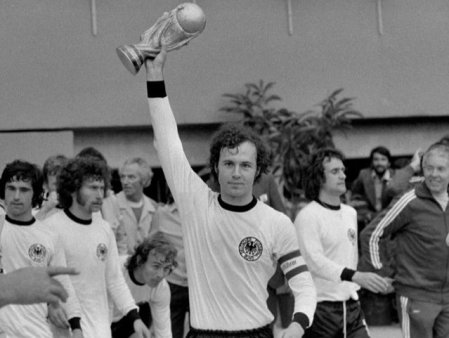 Franz Beckenbauer, cel mai mare jucator din istoria fotbalului german, a murit