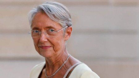 Sefa guvernului francez, Elisabeth Borne, a demisionat