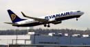 Scandal pe <span style='background:#EDF514'>AEROPORTUL BANEASA</span>. Pasagerii unei curse Ryanair care trebuia sa aterizeze la Otopeni au fost blocati in avion si spun ca au fost amenintati cu politia