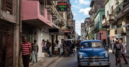 Guvernul cubanez scumpeste benzina cu peste 500%