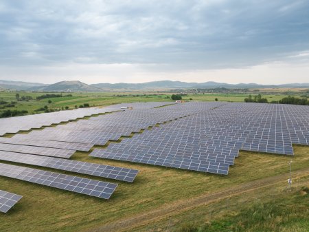 UniCredit Bank a acordat o finantare de 39,3 mil.euro dezvoltatorului centralei fotovoltaice de la Sarmasag/Salaj, subsidiara a grupului austriac Enery