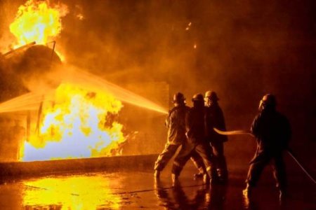 IGSU: 'Hotelul din Bucuresti care a luat foc nu detine autorizatie de securitate la incendiu'