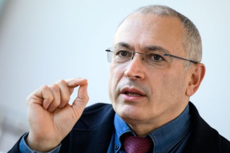 Rusia l-a dat in urmarire pe fostul oligarh Mihail Hodorkovski, care a petrecut deja 10 ani in puscarie pentru ca i s-a opus lui Putin