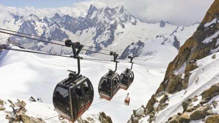 Telegondola prabusita intr-o statiune de schi din Austria. Patru turisti au fost grav raniti
