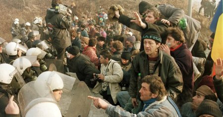 10 ianuarie, ziua in care Miron <span style='background:#EDF514'>COZMA</span> a fost arestat pentru mineriada din septembrie 1991. Romania, la un pas de un razboi civil VIDEO