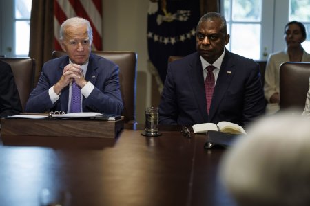 Casa Alba spune ca Joe Biden a aflat abia marti de cancerul de prostata al sefului Pentagonului. Ancheta lansata in Congres