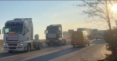Zeci de camioane si de tractoare se indreapta spre Capitala, din estul tarii, la protestul fermierilor si transportatorilor VIDEO