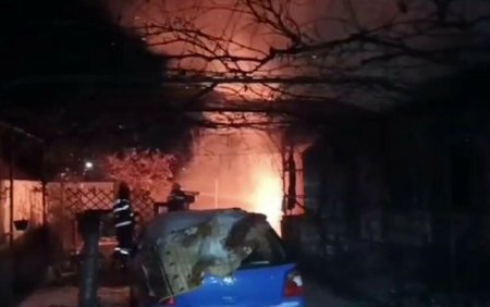 Doi politisti din Olt au salvat o femeie din incendiul care ii cuprinsese casa. Pompierii au stins focul in patru ore