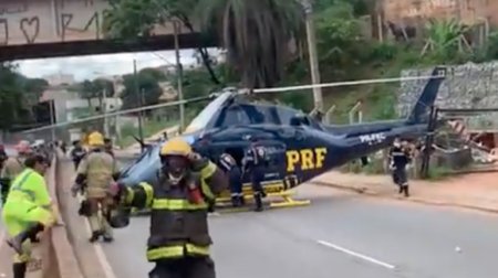 Un elicopter care transporta la spital victima unui grav accident rutier a aterizat fortat pe o autostrada din Brazilia | VIDEO